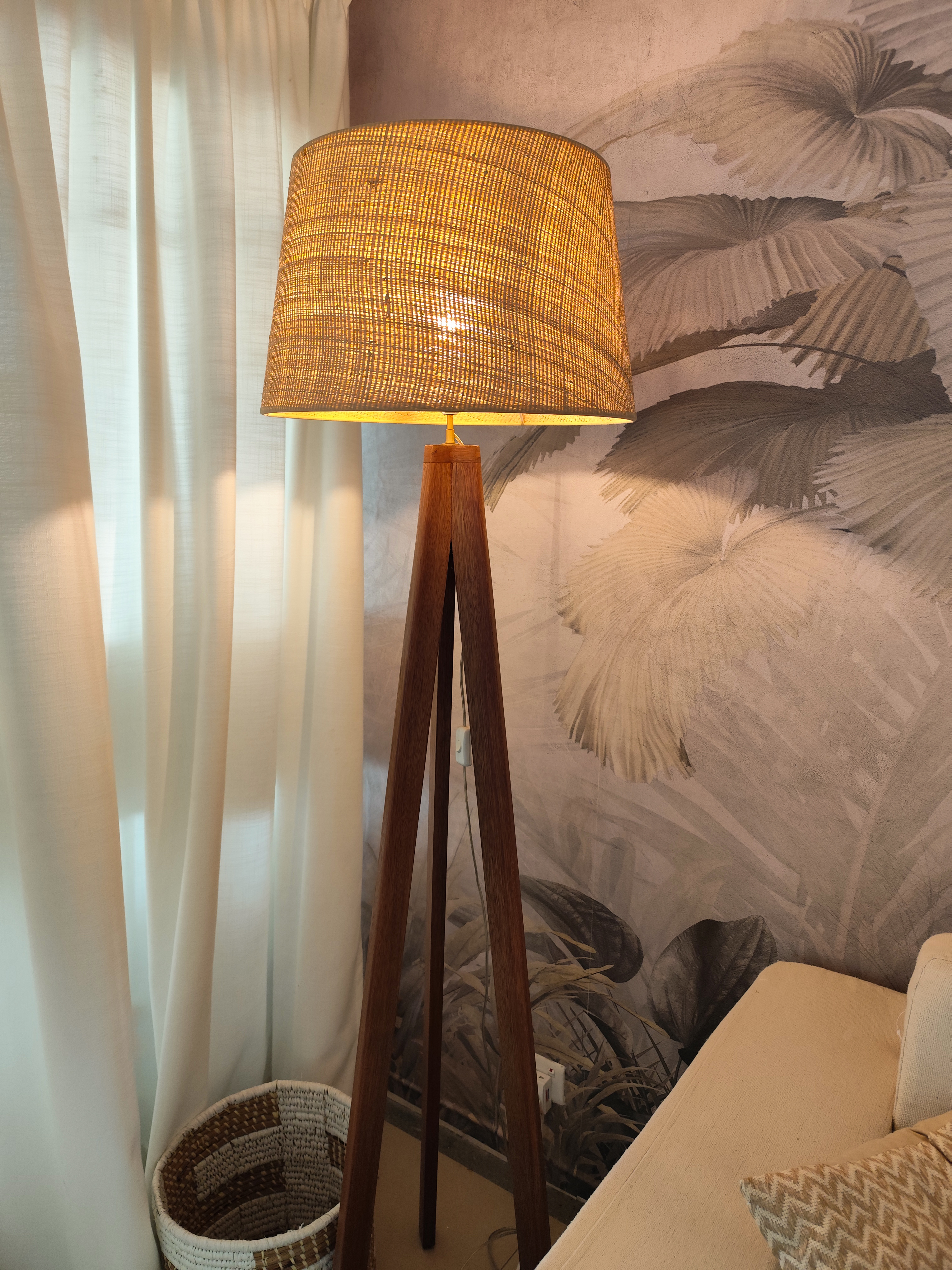 Floor lamp